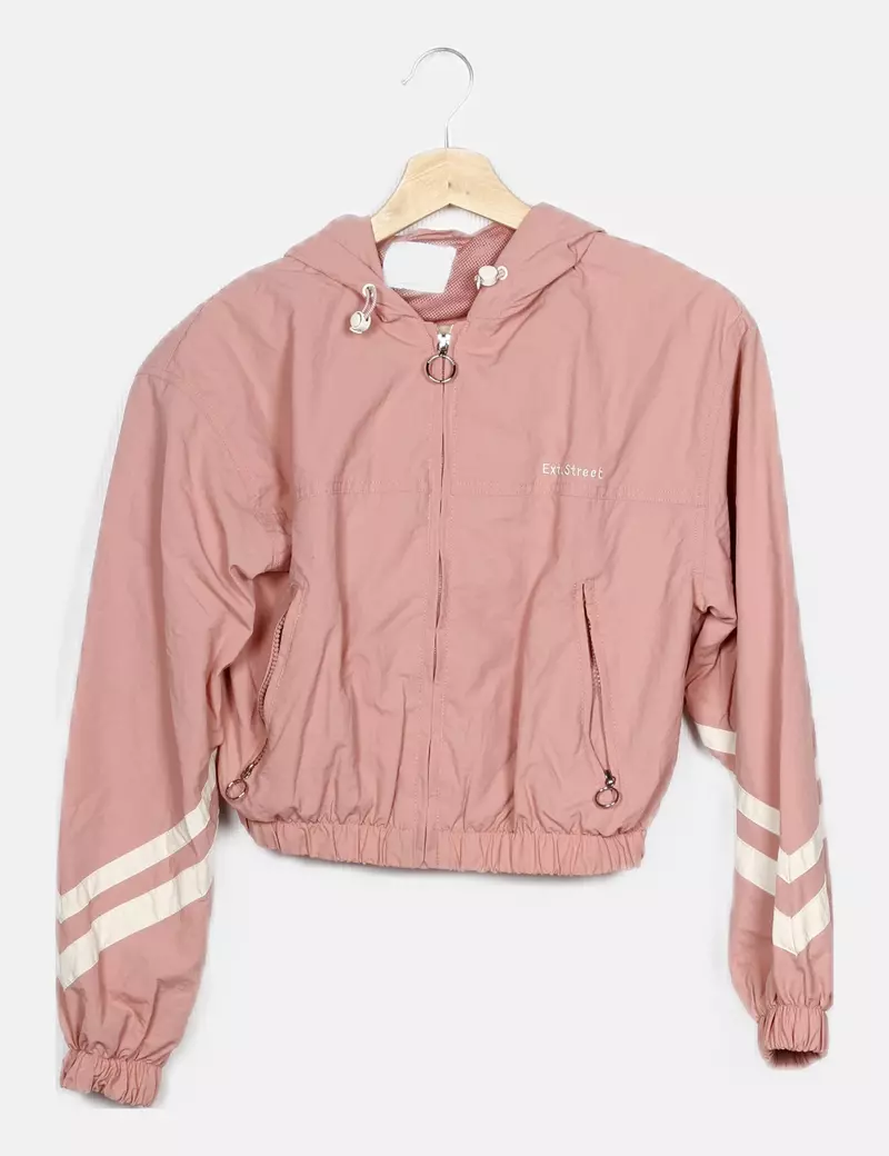 Bershka Impermeable rosa crop