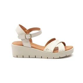 Sandalias de piel beige con cuña by CBP